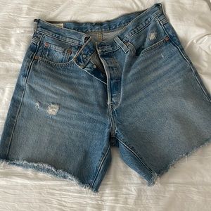 High Waisted Levi’s Mom Shorts